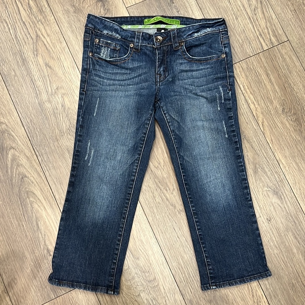 Refuge Women’s Distressed Stretchy Denim Capris/Cropped Jeans Size S - Picture 2 of 9